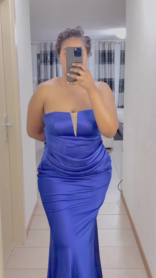 Robe bleue roi